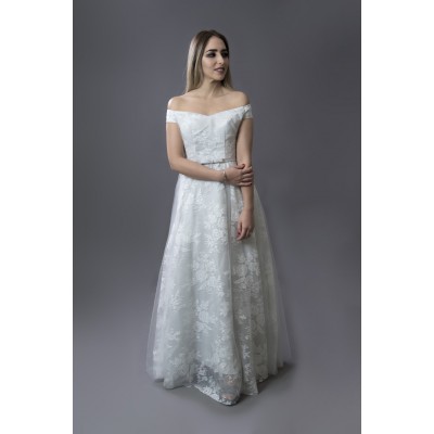 فستان مع اكتاف مفتوحة