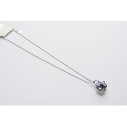 قلادة بشكل القلب والفيونكة