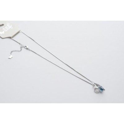 قلادة بتصميم مميز وعصري 