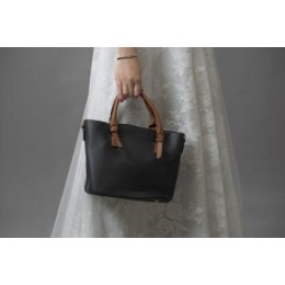 حقيبة يد بمقبض مميز