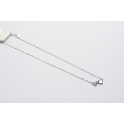 قلادة بتصميم عصري قلادة بتصميم عصري