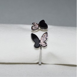 خاتم بتصميم الفراشة