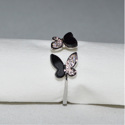 خاتم بتصميم الفراشة